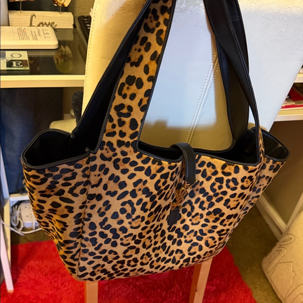 Saint Laurent Le 5 A 7 Bea Leopard Print Tote Bag - Picture 3 of 16